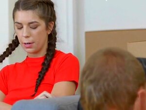 Riskanter öffentlicher Blowjob von Beste Freunde in IKEA Riskanter öffentlicher Blowjob von Beste Freunde in IKEA
