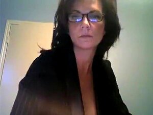 Geile Hausfrau fickt hart vor der Webcam