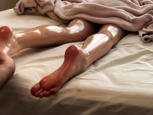 Erfahrene Und Versaute Rothaarige Gibt Eine ölige Fussmassage Erfahrene Und Versaute Rothaarige Gibt Eine ölige Fussmassage