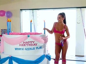 Zwei Bikini Girls feiern Schwanzfest