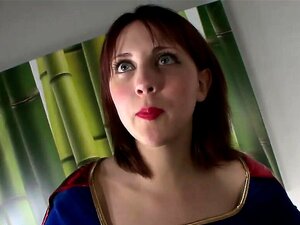 Nackt gefangen supergirl ðŸ§¡ Superheroine