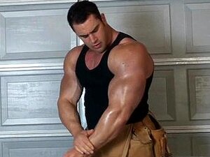 Gay nackt muskel Huge Bodybuilder